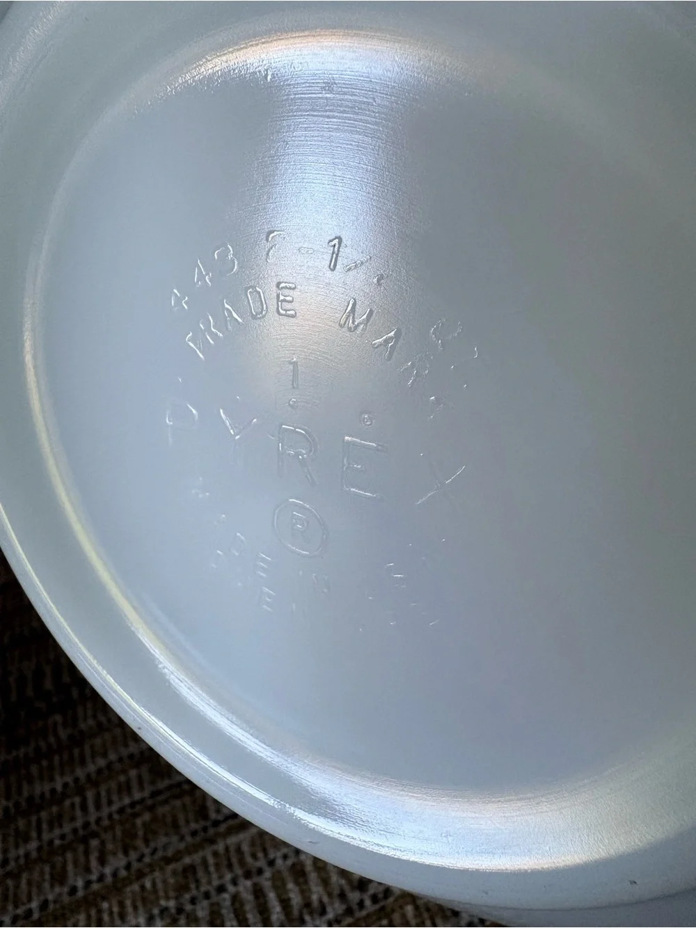 Vintage Pyrex Spring Blossom Crazy Daisy 2.5 Quart Mixing Bowl White Green #443